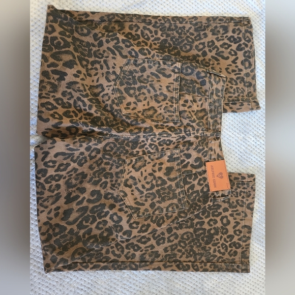 NWT Jeans for Women High Waist Leopard Print Cheetah Pants Straight Leg Unisex - Picture 8 of 9